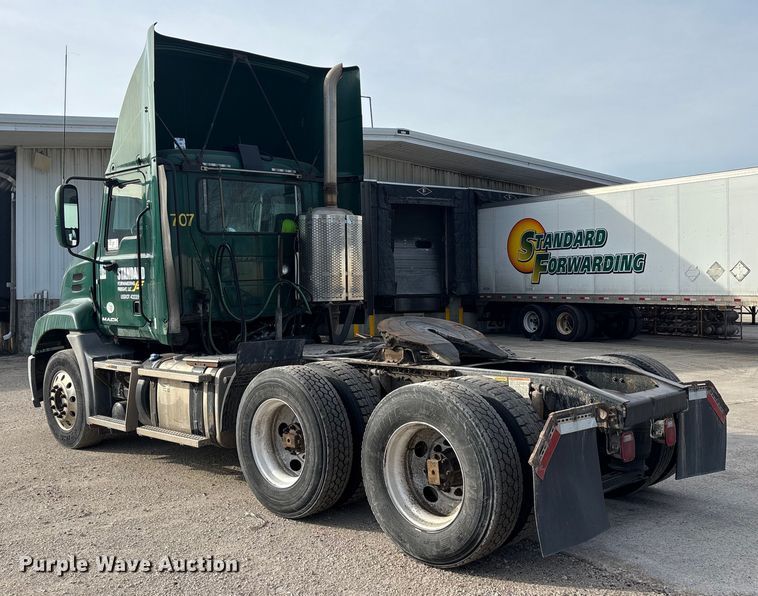 image for item FG1002 2016 Mack CXU613 semi truck