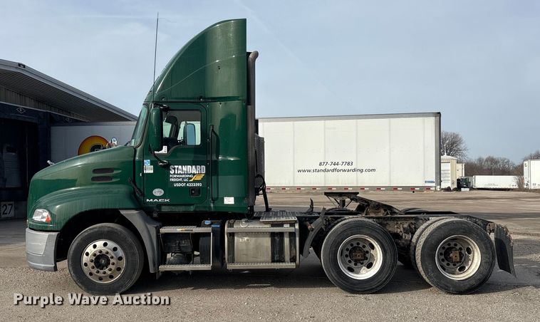 image for item FG1002 2016 Mack CXU613 semi truck