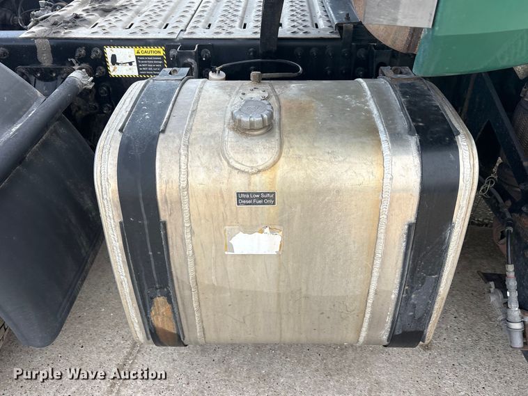 image for item FG1002 2016 Mack CXU613 semi truck