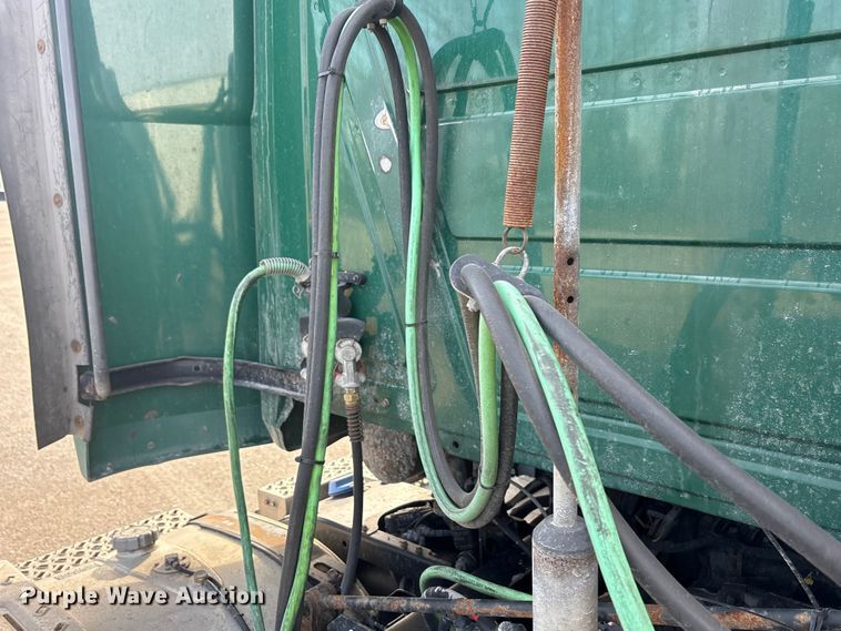 image for item FG1002 2016 Mack CXU613 semi truck