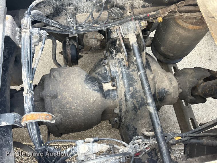 image for item FG1002 2016 Mack CXU613 semi truck