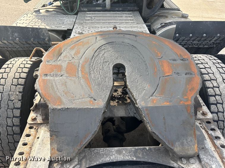 image for item FG1002 2016 Mack CXU613 semi truck