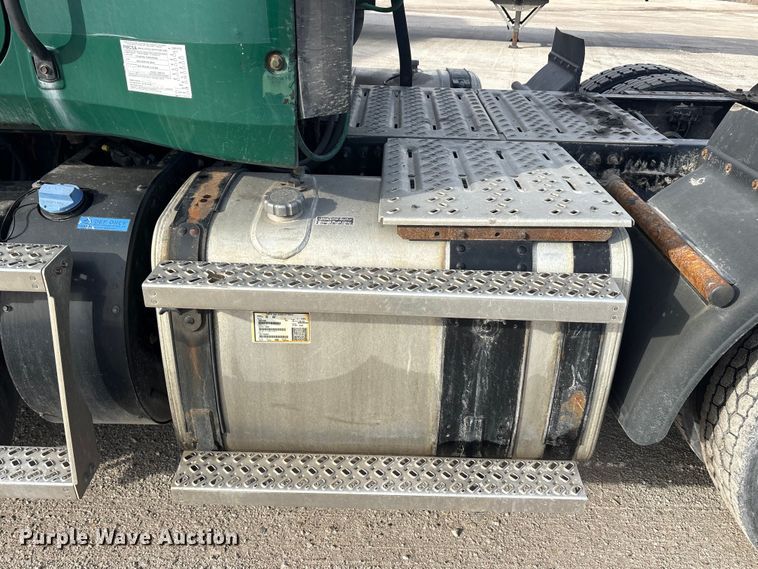 image for item FG1002 2016 Mack CXU613 semi truck