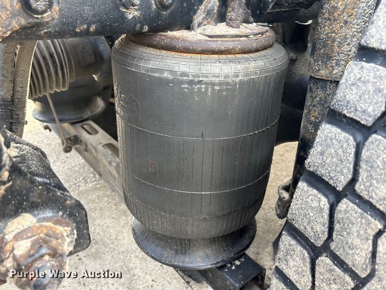 image for item FG1002 2016 Mack CXU613 semi truck