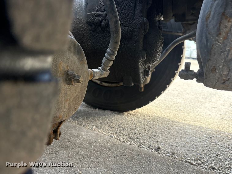 image for item FG1002 2016 Mack CXU613 semi truck