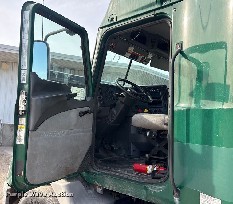 image for item FG1002 2016 Mack CXU613 semi truck