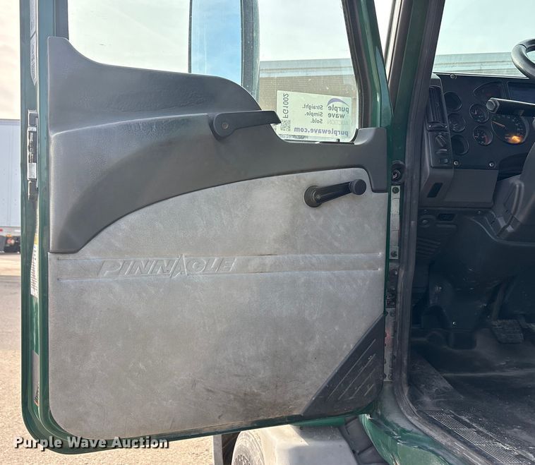 image for item FG1002 2016 Mack CXU613 semi truck