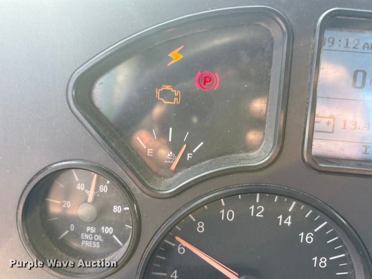 image for item FG1002 2016 Mack CXU613 semi truck