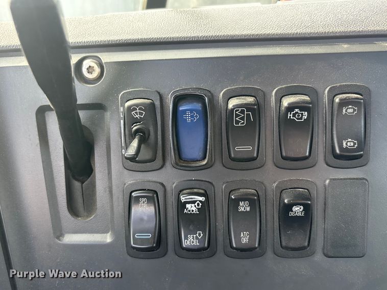 image for item FG1002 2016 Mack CXU613 semi truck