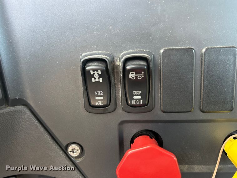 image for item FG1002 2016 Mack CXU613 semi truck