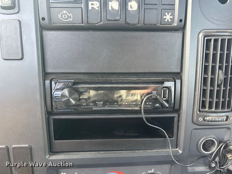 image for item FG1002 2016 Mack CXU613 semi truck