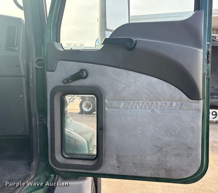 image for item FG1002 2016 Mack CXU613 semi truck