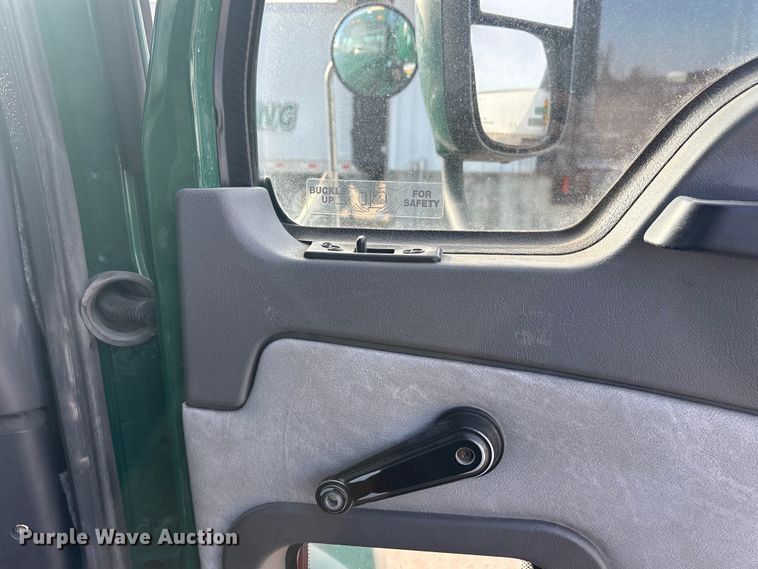 image for item FG1002 2016 Mack CXU613 semi truck