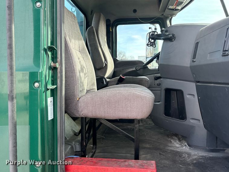 image for item FG1002 2016 Mack CXU613 semi truck