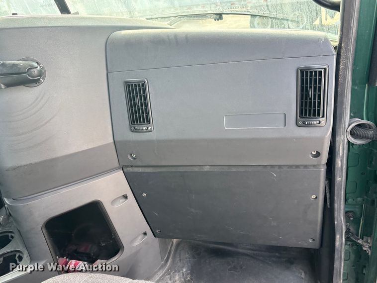 image for item FG1002 2016 Mack CXU613 semi truck