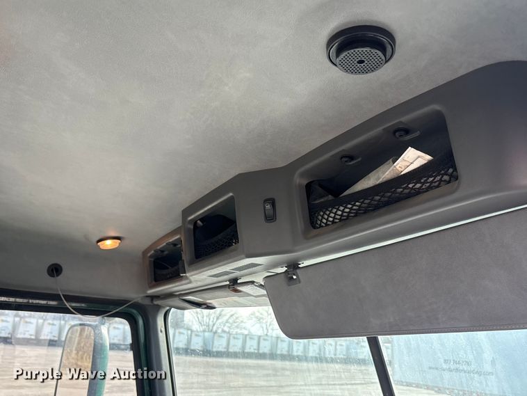 image for item FG1002 2016 Mack CXU613 semi truck