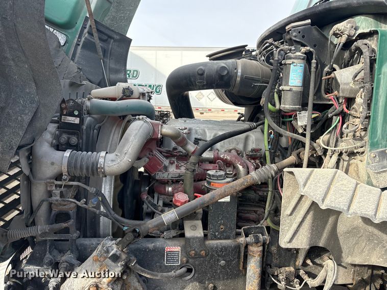 image for item FG1002 2016 Mack CXU613 semi truck