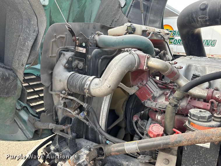 image for item FG1002 2016 Mack CXU613 semi truck