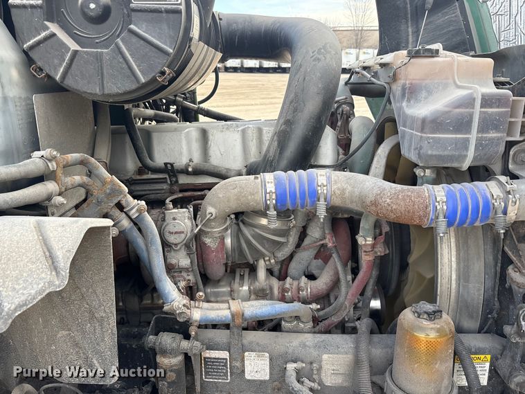 image for item FG1002 2016 Mack CXU613 semi truck