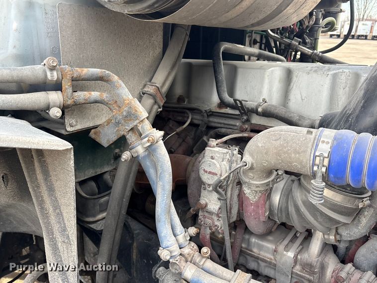 image for item FG1002 2016 Mack CXU613 semi truck