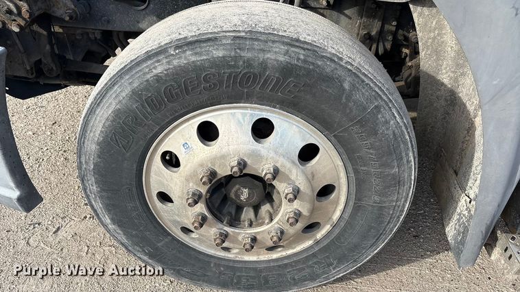 image for item FG1002 2016 Mack CXU613 semi truck