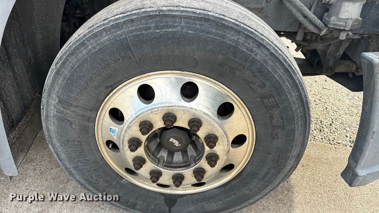 image for item FG1002 2016 Mack CXU613 semi truck