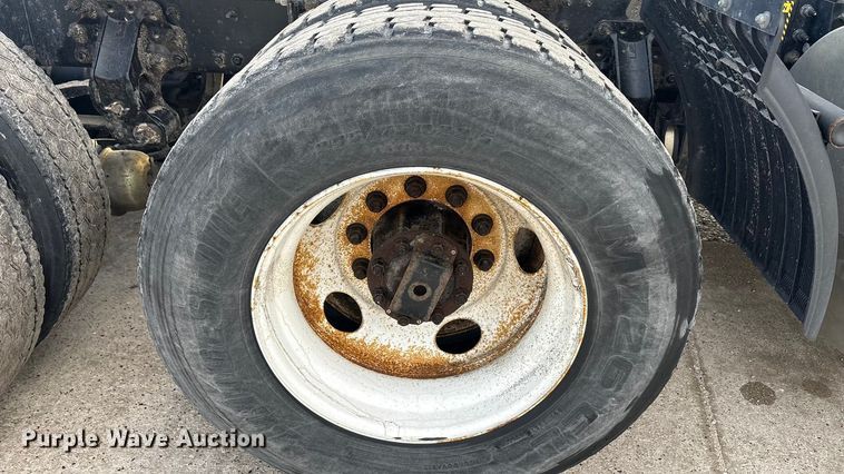 image for item FG1002 2016 Mack CXU613 semi truck