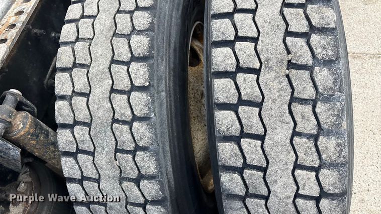 image for item FG1002 2016 Mack CXU613 semi truck