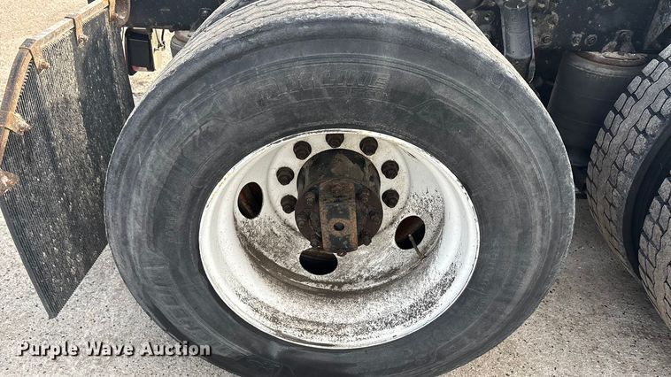 image for item FG1002 2016 Mack CXU613 semi truck