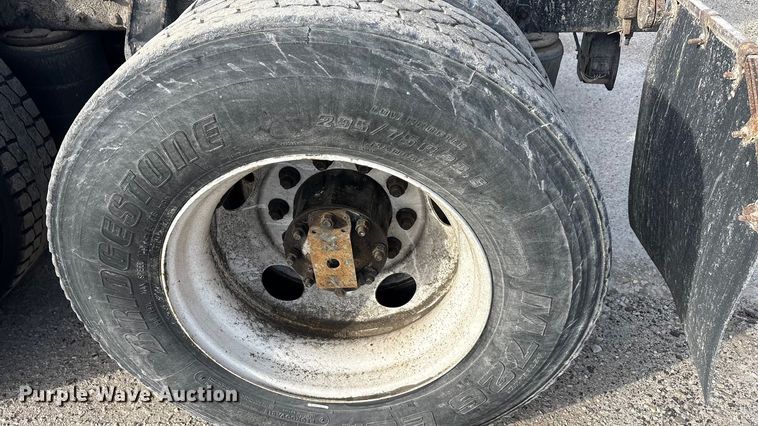 image for item FG1002 2016 Mack CXU613 semi truck