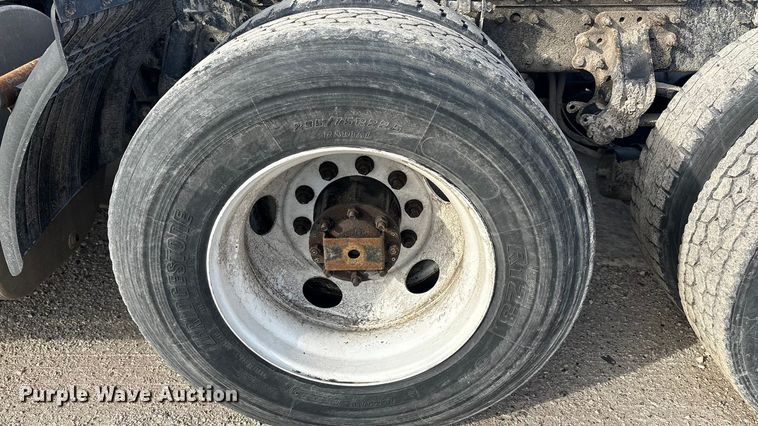 image for item FG1002 2016 Mack CXU613 semi truck