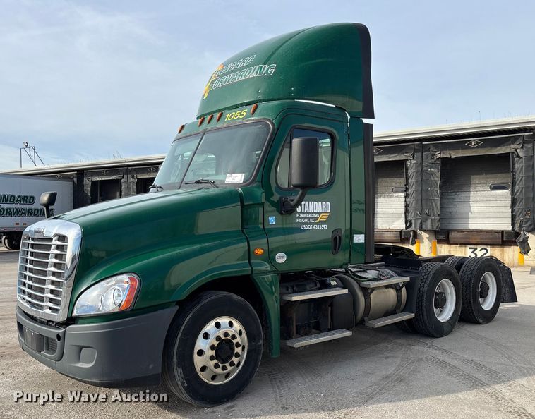 image for item FG1003 2017 Freightliner Cascadia 125 semi truck