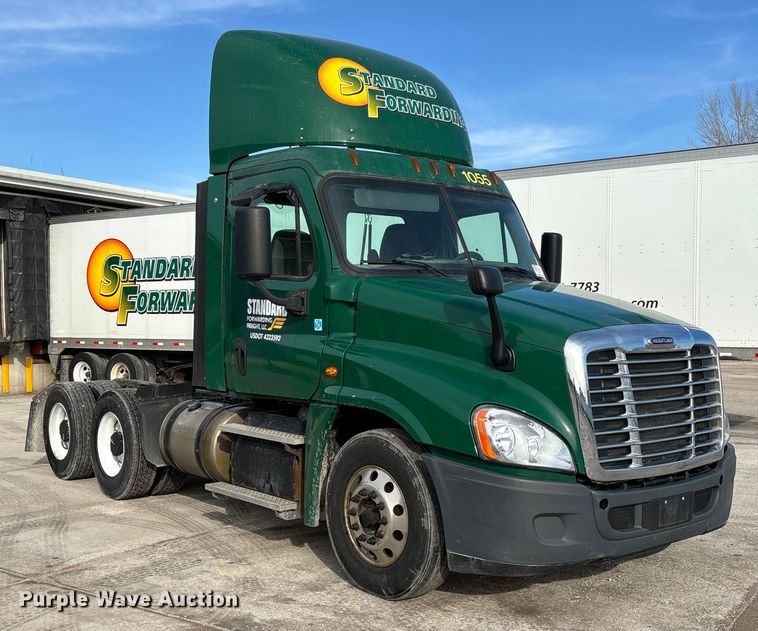 image for item FG1003 2017 Freightliner Cascadia 125 semi truck