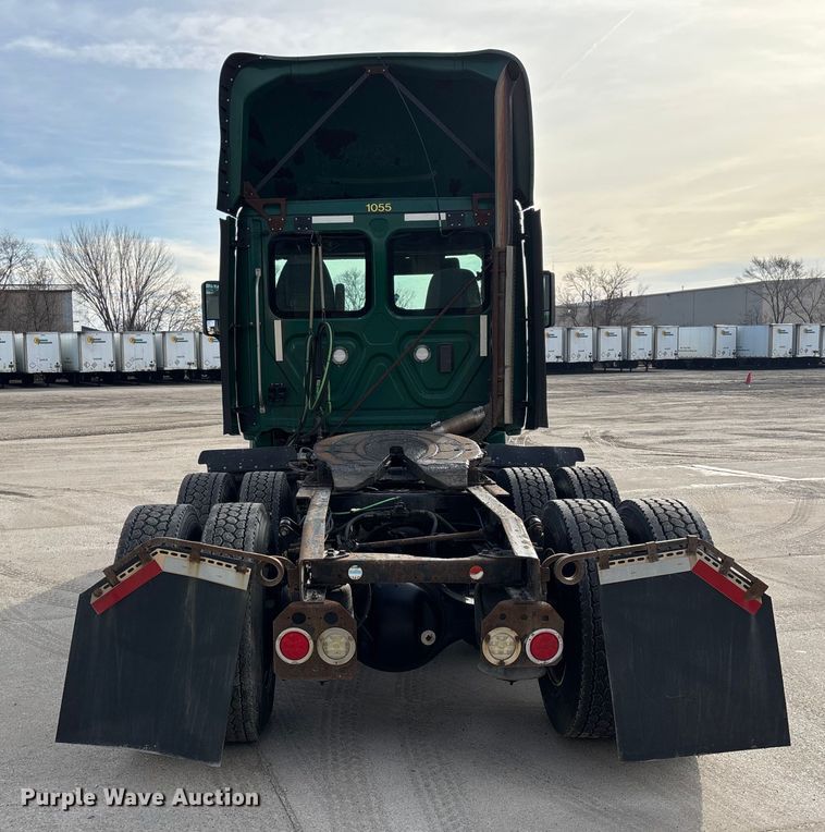 image for item FG1003 2017 Freightliner Cascadia 125 semi truck