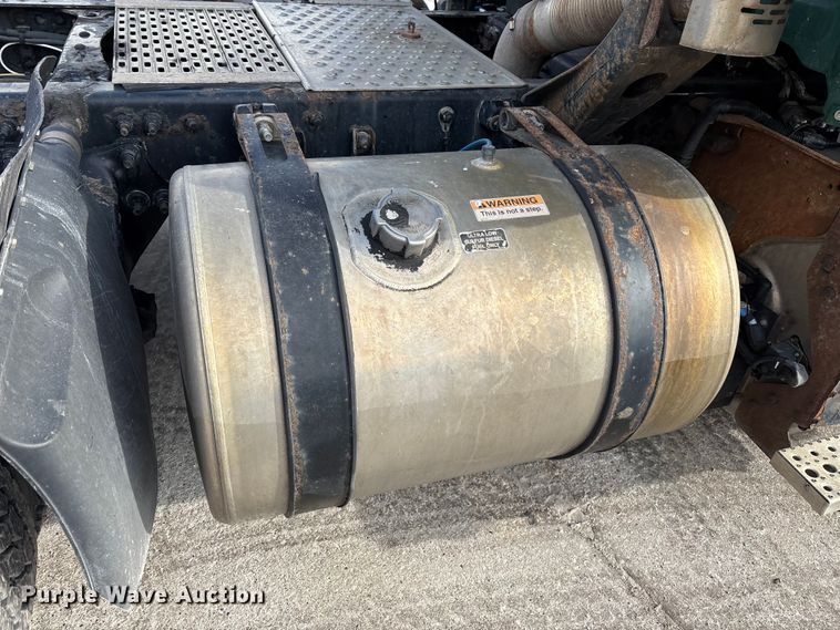 image for item FG1003 2017 Freightliner Cascadia 125 semi truck