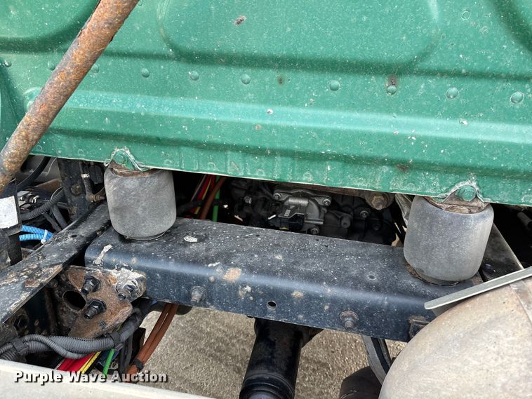 image for item FG1003 2017 Freightliner Cascadia 125 semi truck