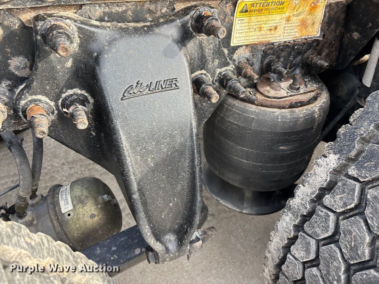 image for item FG1003 2017 Freightliner Cascadia 125 semi truck