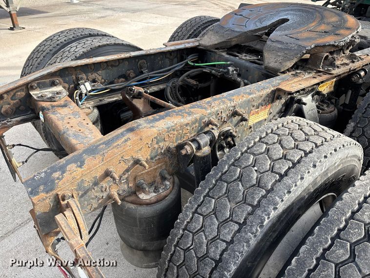 image for item FG1003 2017 Freightliner Cascadia 125 semi truck