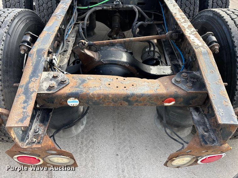 image for item FG1003 2017 Freightliner Cascadia 125 semi truck