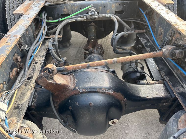 image for item FG1003 2017 Freightliner Cascadia 125 semi truck