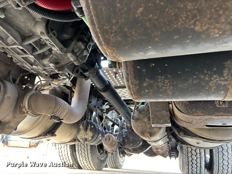 image for item FG1003 2017 Freightliner Cascadia 125 semi truck