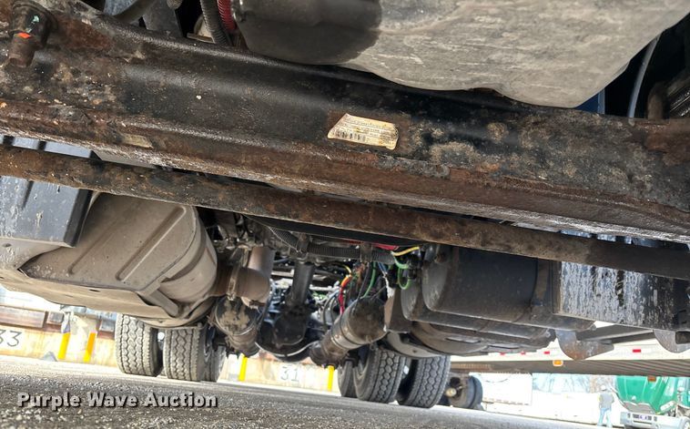 image for item FG1003 2017 Freightliner Cascadia 125 semi truck