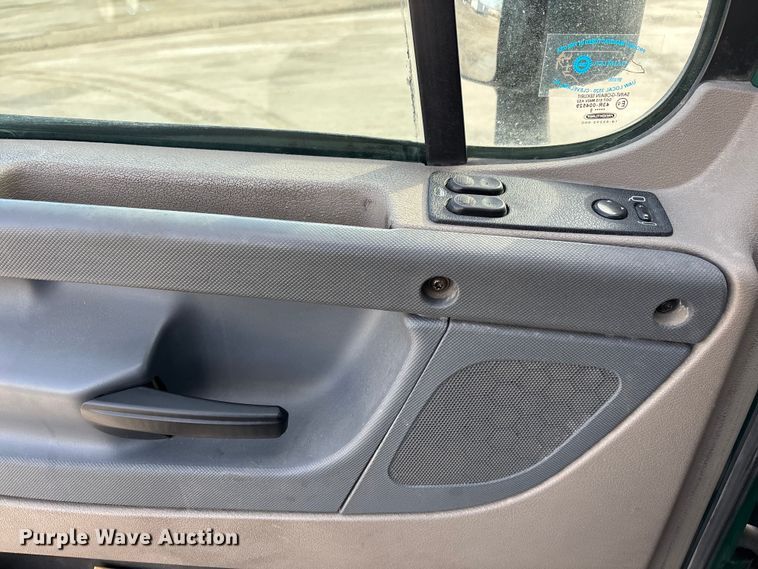 image for item FG1003 2017 Freightliner Cascadia 125 semi truck