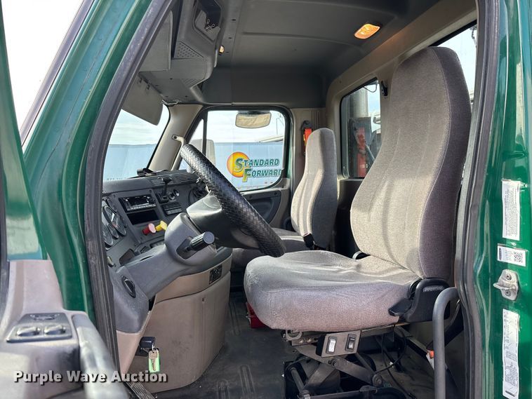 image for item FG1003 2017 Freightliner Cascadia 125 semi truck