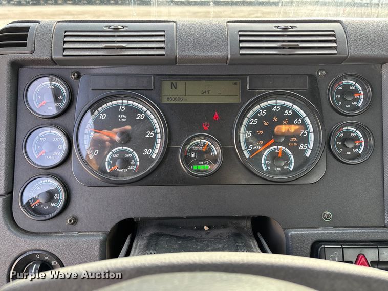 image for item FG1003 2017 Freightliner Cascadia 125 semi truck