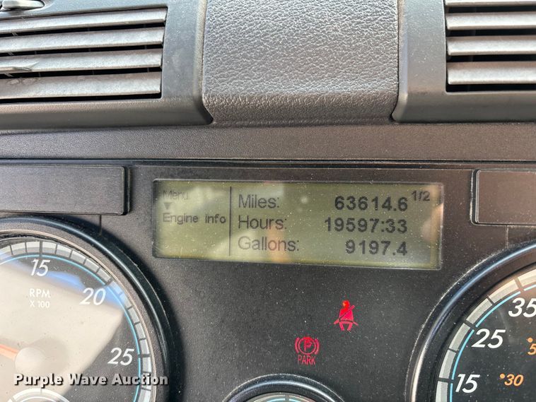 image for item FG1003 2017 Freightliner Cascadia 125 semi truck