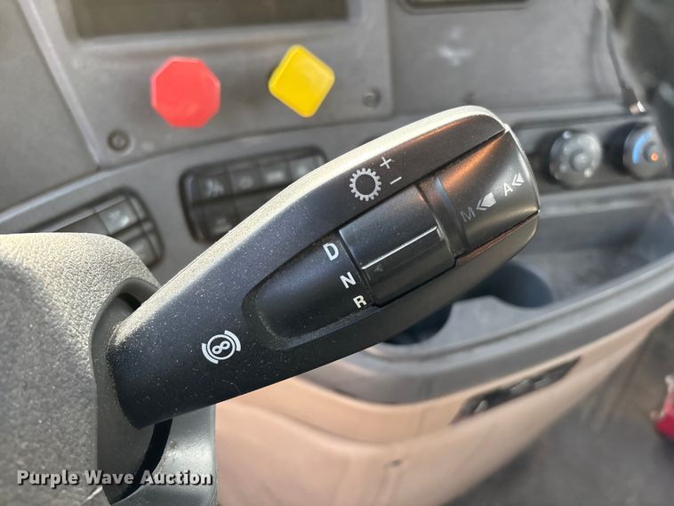 image for item FG1003 2017 Freightliner Cascadia 125 semi truck