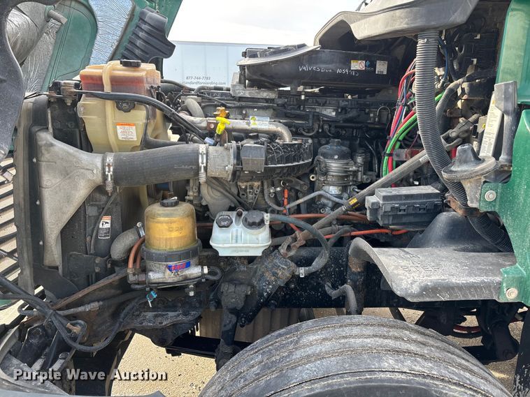 image for item FG1003 2017 Freightliner Cascadia 125 semi truck