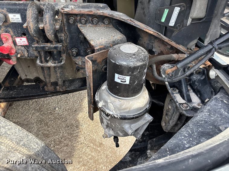 image for item FG1003 2017 Freightliner Cascadia 125 semi truck