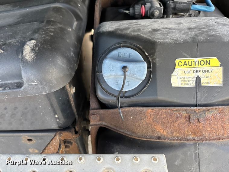 image for item FG1003 2017 Freightliner Cascadia 125 semi truck